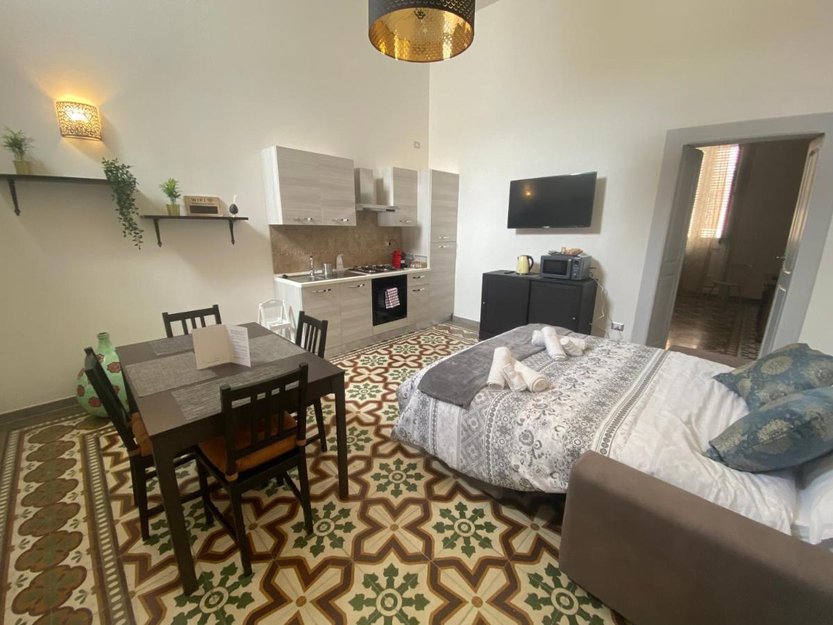 La Casa Di Nonna Titina Apartment เลชเช ภายนอก รูปภาพ